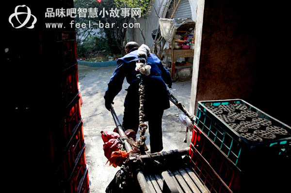 感動中國的81歲賣煤翁陸松芳-平凡人不平凡的故事_平凡人不平凡_平凡人感人小故事
