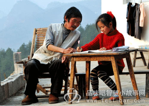 11歲微笑妹妹陳禮燕照顧病重父撐起一個家-平凡人不平凡的故事_平凡人感人小故事