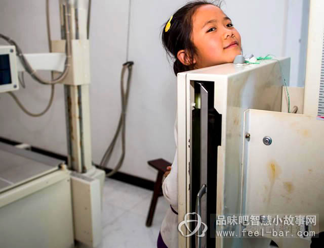 11歲微笑妹妹陳禮燕照顧病重父撐起一個家-平凡人不平凡的故事_平凡人感人小故事