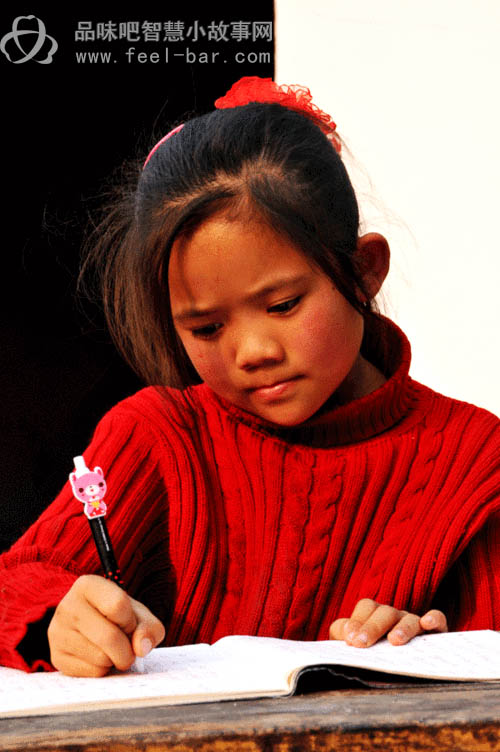 11歲微笑妹妹陳禮燕照顧病重父撐起一個家-平凡人不平凡的故事_平凡人感人小故事
