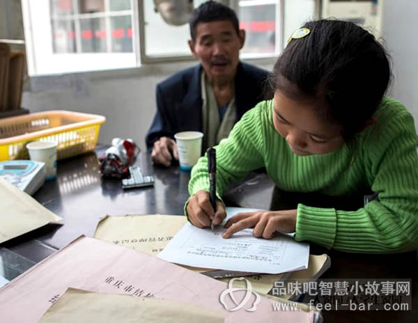 11歲微笑妹妹陳禮燕照顧病重父撐起一個家-平凡人不平凡的故事_平凡人感人小故事