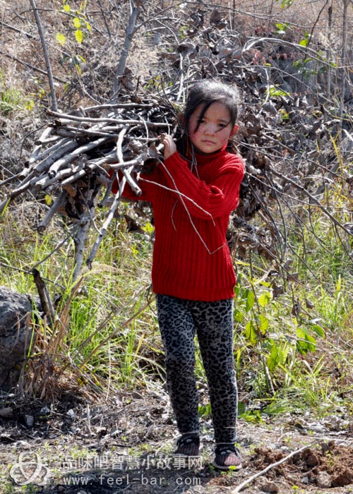11歲微笑妹妹陳禮燕照顧病重父撐起一個家-平凡人不平凡的故事_平凡人感人小故事