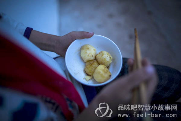 11歲微笑妹妹陳禮燕照顧病重父撐起一個家-平凡人不平凡的故事_平凡人感人小故事
