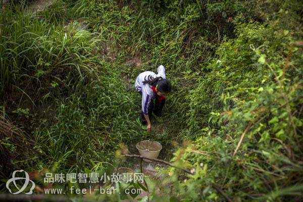 11歲微笑妹妹陳禮燕照顧病重父撐起一個家-平凡人不平凡的故事_平凡人感人小故事
