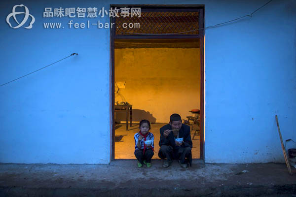 11歲微笑妹妹陳禮燕照顧病重父撐起一個家-平凡人不平凡的故事_平凡人感人小故事