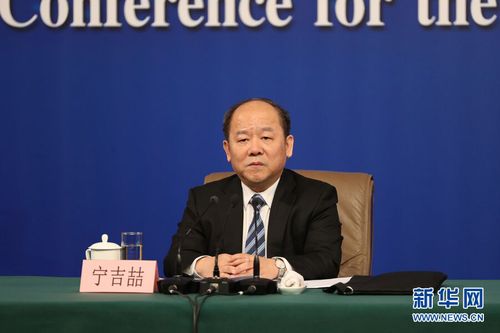 十三屆全國人大一次會(huì)議新聞中心3月6日上午10時(shí)在梅地亞中心多功能廳舉行記者會(huì),邀請國家發(fā)展和改革委員會(huì)主任何立峰、副主任張勇、副主任寧吉喆就“創(chuàng)新和完善宏觀調(diào)控,推動(dòng)高質(zhì)量發(fā)展”相關(guān)問題回答中外記者提問。圖為國家發(fā)展和改革委員會(huì)副主任寧吉喆。 新華網(wǎng)中國政府網(wǎng) 陳杰 攝 十三屆全國人大一次會(huì)議新聞中心3月6日上午10時(shí)在梅地亞中心多功能廳舉行記者會(huì),邀請國家發(fā)展和改革委員會(huì)主任何立峰、副主任張勇、副主任寧吉喆就“創(chuàng)新和完善宏觀調(diào)控,推動(dòng)高質(zhì)量發(fā)展”相關(guān)問題回答中外記者提問。圖為國家發(fā)展和改革委員會(huì)副主任寧吉喆。 新華網(wǎng)中國政府網(wǎng) 陳杰 攝